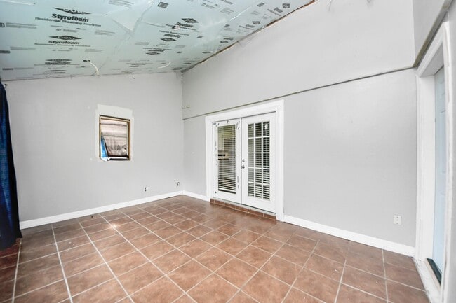 Building Photo - 2513 Leslie St