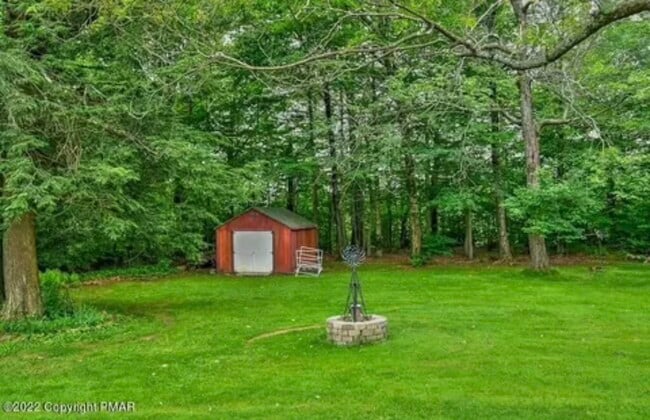 Building Photo - 400 Hemlock Dr