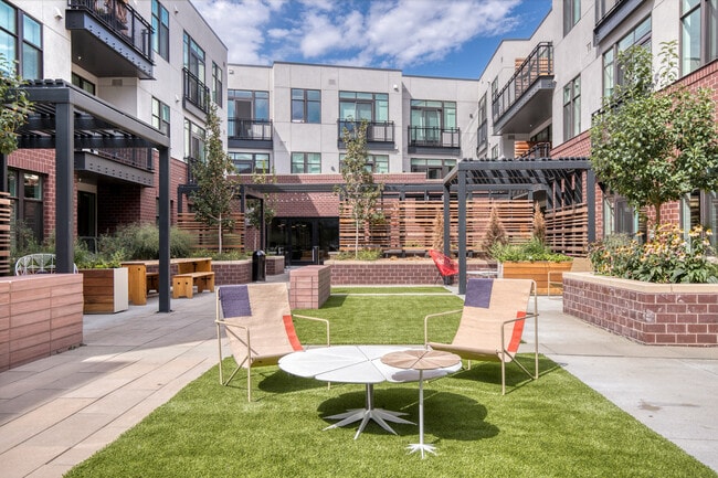 Building Photo - 3000 Pearl Pkwy