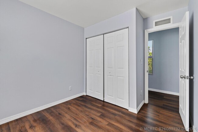 Building Photo - 639 6th St