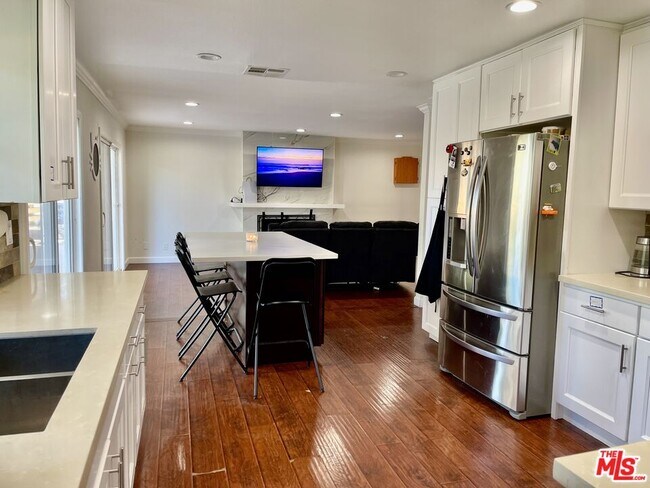 Building Photo - 11158 Newcastle Ave