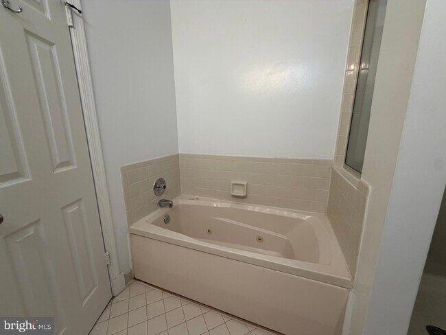 Building Photo - 5911 Barbados Pl
