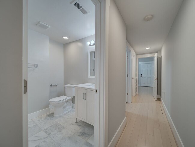 Building Photo - 1022 Park Rd NW