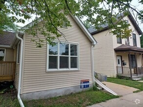 Building Photo - Check out this wonderful 1 bedroom plus de...