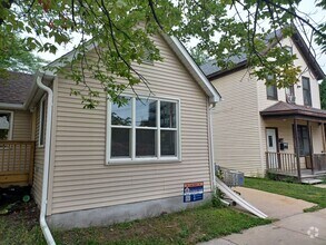 Building Photo - Check out this wonderful one-bedroom plus ...