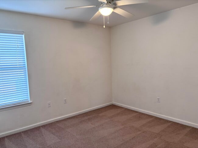 Building Photo - 64 7th St