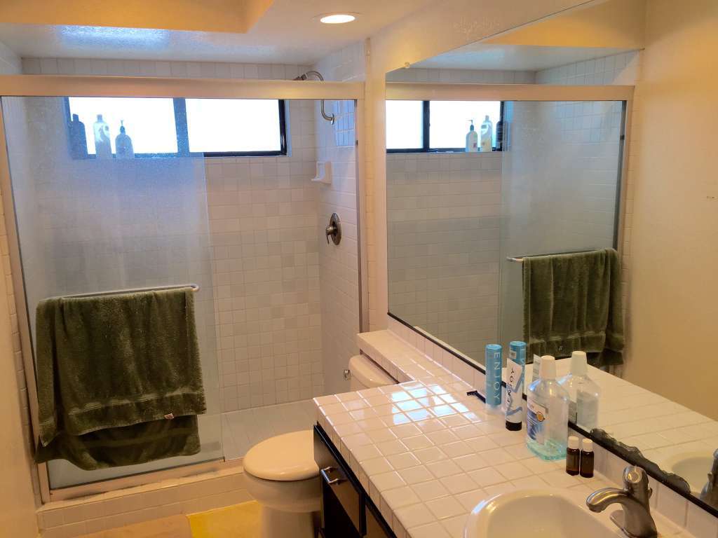 Guest bathroom - 2094 Balboa Cir