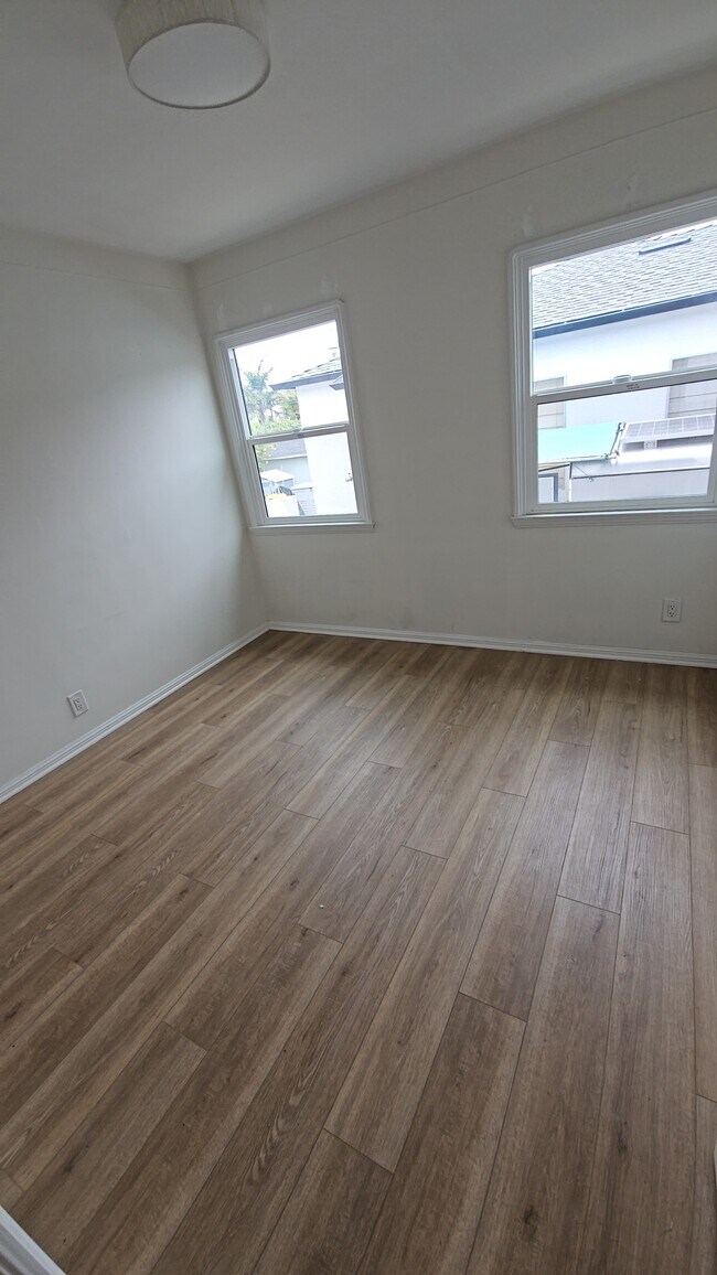 Building Photo - 6376 W 83rd St