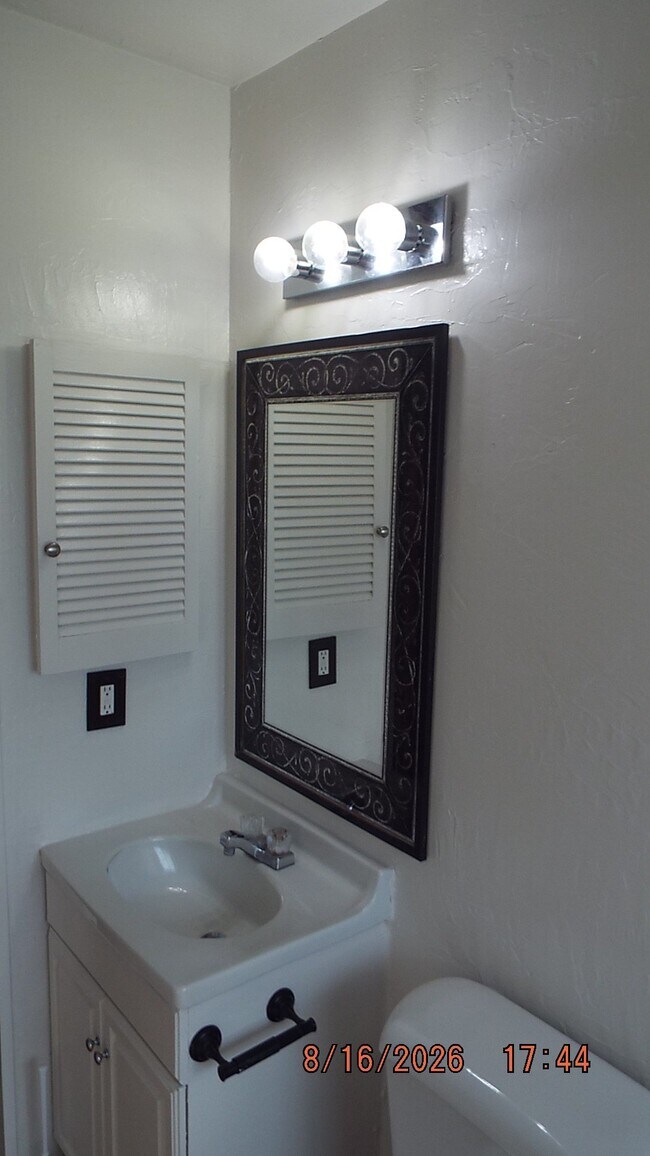 Building Photo - 807 Stonegate Dr