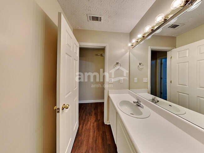 Building Photo - 103 Cottonwood Pl