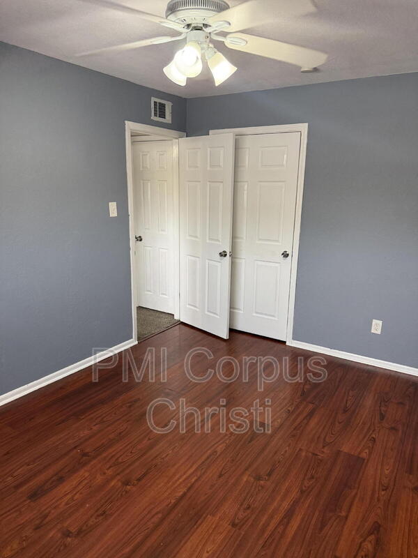 Building Photo - 5001 Meandering Ln