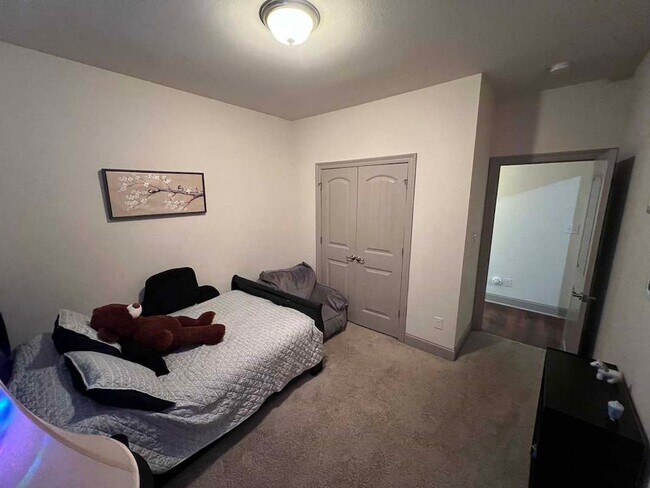 Building Photo - 18063 River Landing Dr