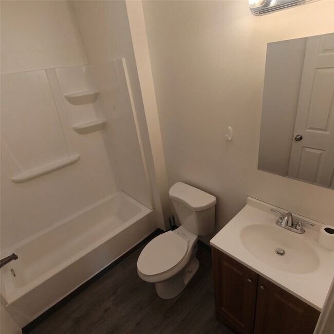 Building Photo - 145 Floral Ave