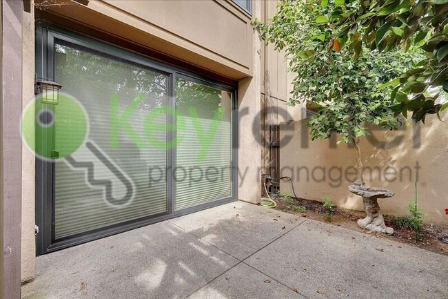 Building Photo - 2254 Woodside Ln