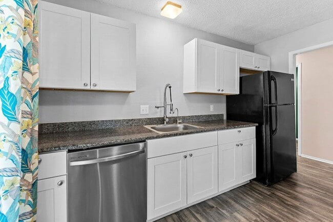 Building Photo - 9011 Quail Valley Dr