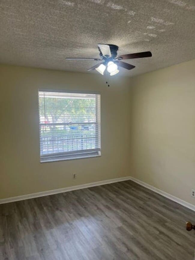 Building Photo - 9993 Three Lakes Cir