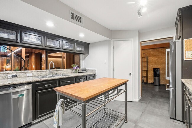 Building Photo - 29 Winged Foot Dr