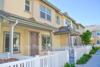 Building Photo - 313 Harbor Breeze Dr