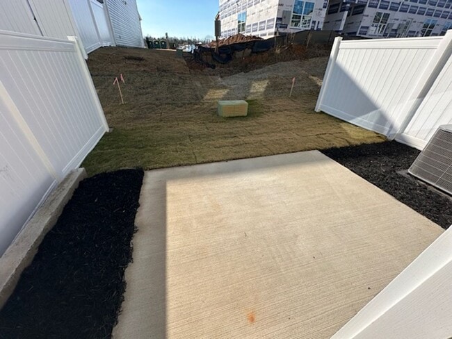 Building Photo - Graham