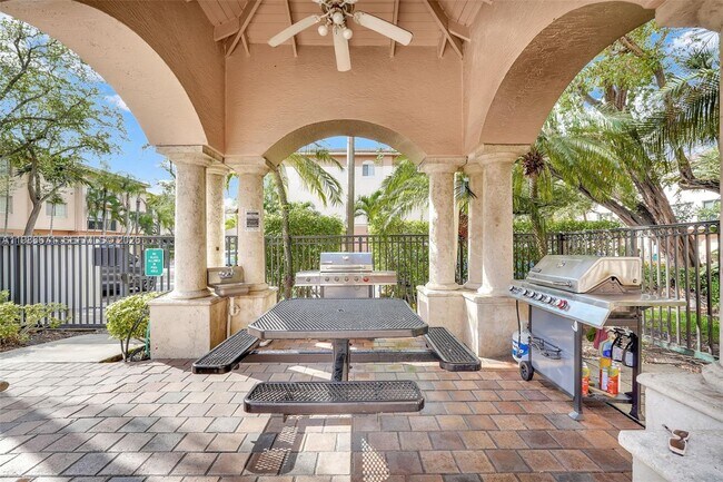 Building Photo - 2107 SE 10th Ave