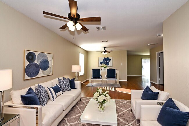 Building Photo - 4 Bedrooms!!!!! 2.5 bath and 2 attached ca...