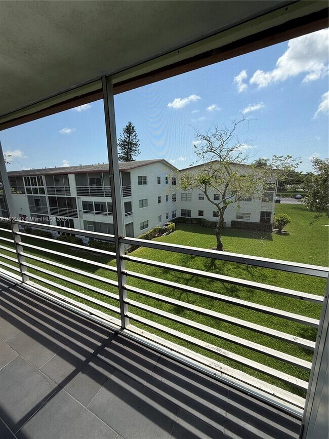 Building Photo - 165 Fanshaw Way
