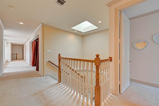 Building Photo - 16810 Southern Oaks Dr