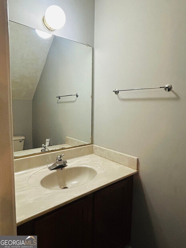Building Photo - 207 Hillcrest Dr