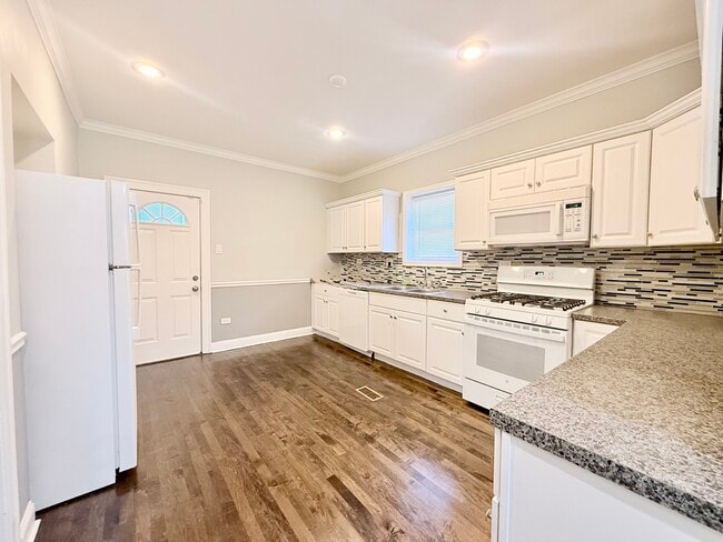 Building Photo - 7239 S Campbell Ave