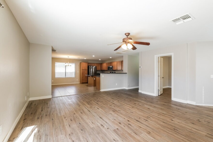 Building Photo - 2029 W Allens Peak Dr