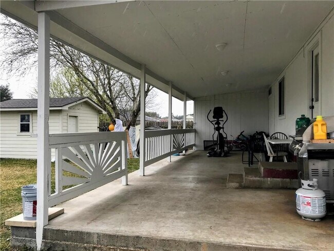 Building Photo - 15117 Bigelow Dr