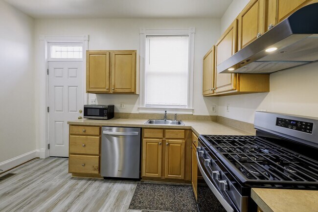 Building Photo - Historic & Charming 3BR Rowhouse near Howard is Move-in Ready!