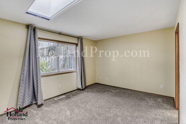 Building Photo - Serene 4-Bed Home with Huge Common Room & Deck!