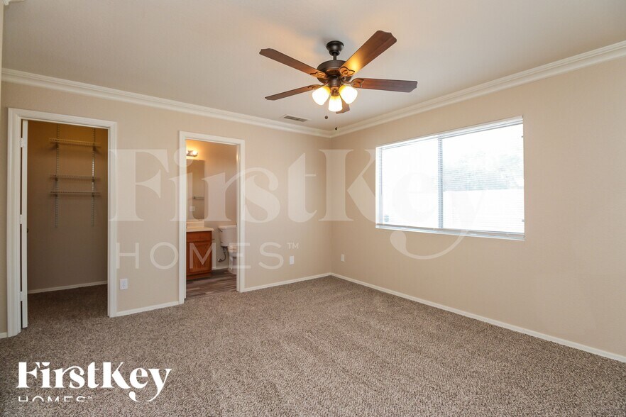 Building Photo - 4128 W Solar Dr