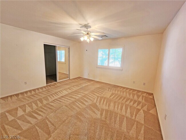 Building Photo - 380 Round Up Ct