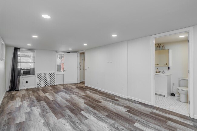 Building Photo - 232 Pearsall Ave