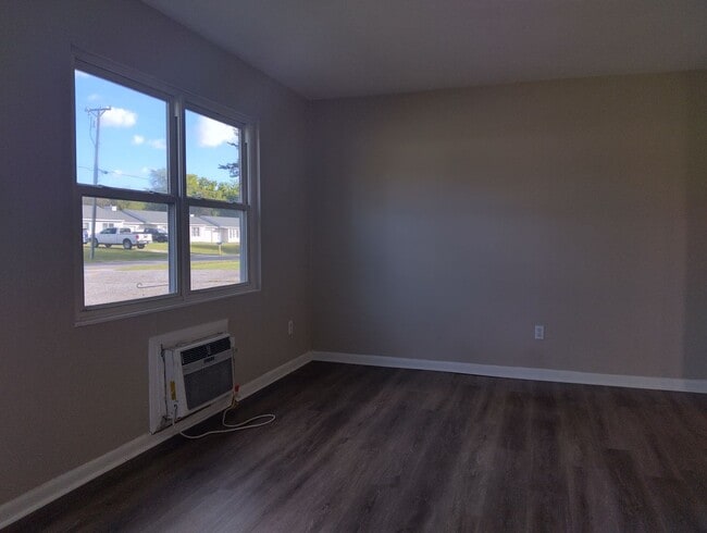 Building Photo - 7580 Bellehaven Dr