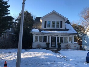 Building Photo - Charming 4 Bedroom 2.5 Bath single family ...