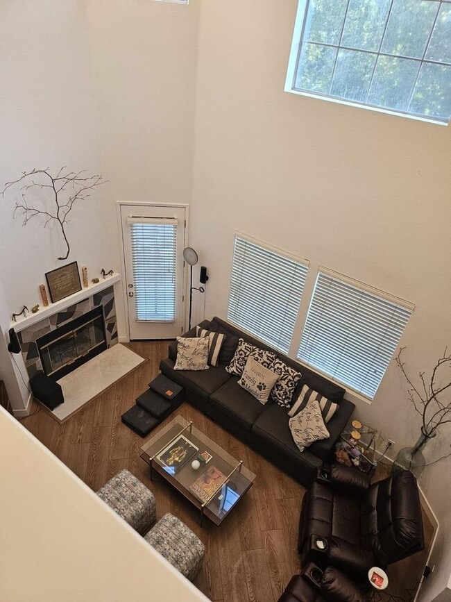 Building Photo - Modern 3BD/3BA Townhouse in Prime Union Ci...