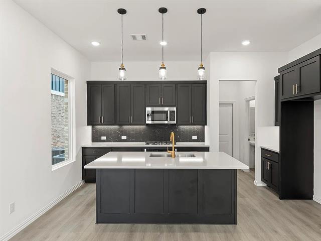 Building Photo - 713 Kerrville Ln