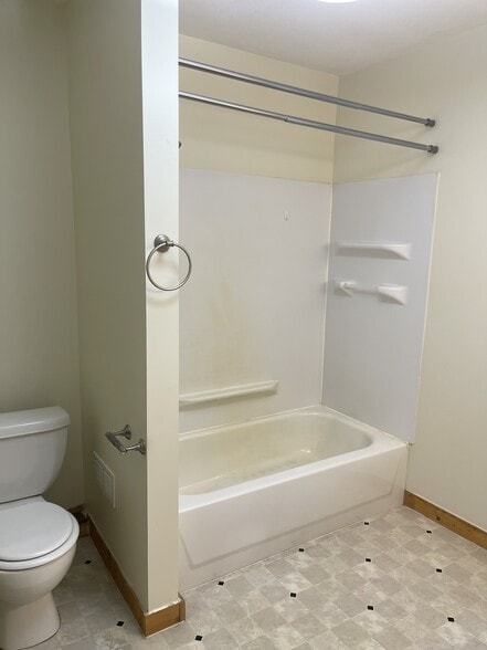 Building Photo - 1048 Caldwell Ave