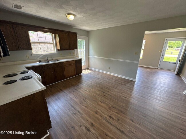 Building Photo - 123 Purcell Ave
