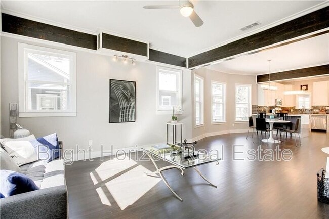 Building Photo - 1821 W 10th St