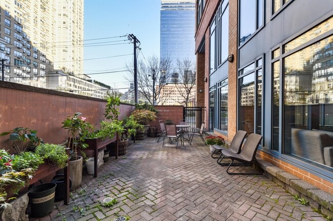 Building Photo - 311 Washington St