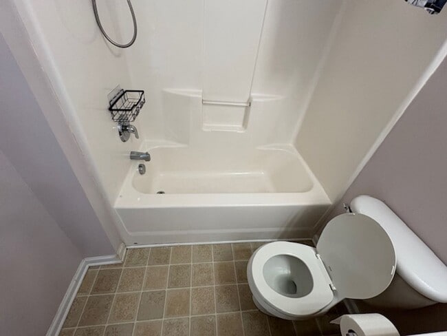 Building Photo - Cozy Living