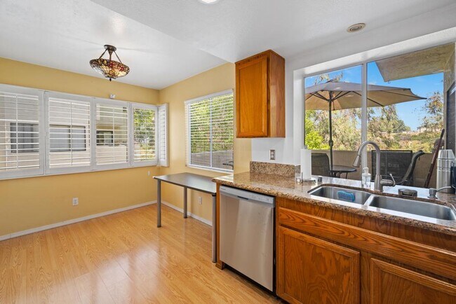 Building Photo - 1439 Summit Dr