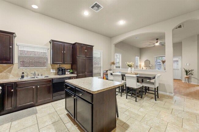 Building Photo - 2135 Harmon Crest Ct