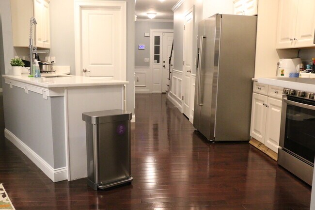 Building Photo - 506 Sea St