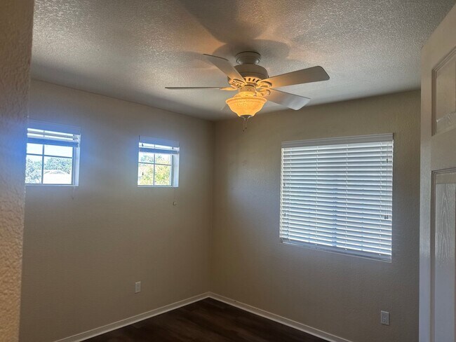 Building Photo - 961 Celestine Cir