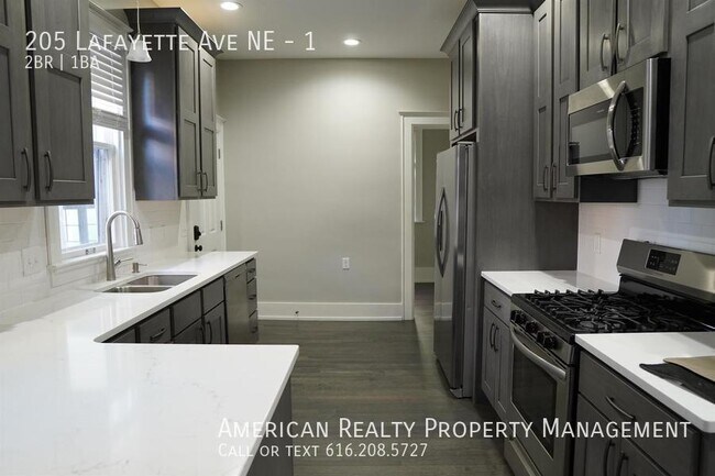 Building Photo - 205 Lafayette Ave NE